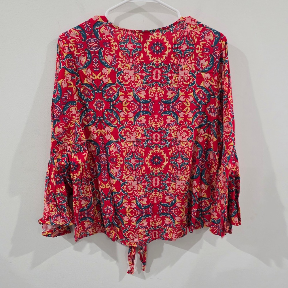 Torrid Womens Top Size 00 Medium Red Medallion Floral Tie Front Bell Sleeve - Picture 5 of 9